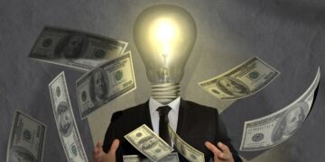 Ideja koja se javlja za posao na internetu, novac koji leti u oblaku